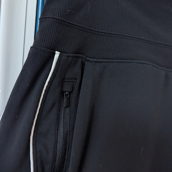 Athleta Women's XL Black Joggers Sweatpants Yoga Running Athleisure - Picture 2 of 4